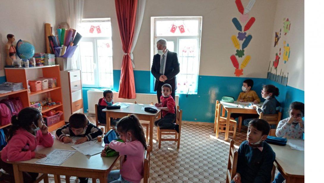 İlçe Milli Eğitim Müdürümüz Sayın Mutluk Özden'den Şehit Halit Topuz İlkokuluna Ziyaret