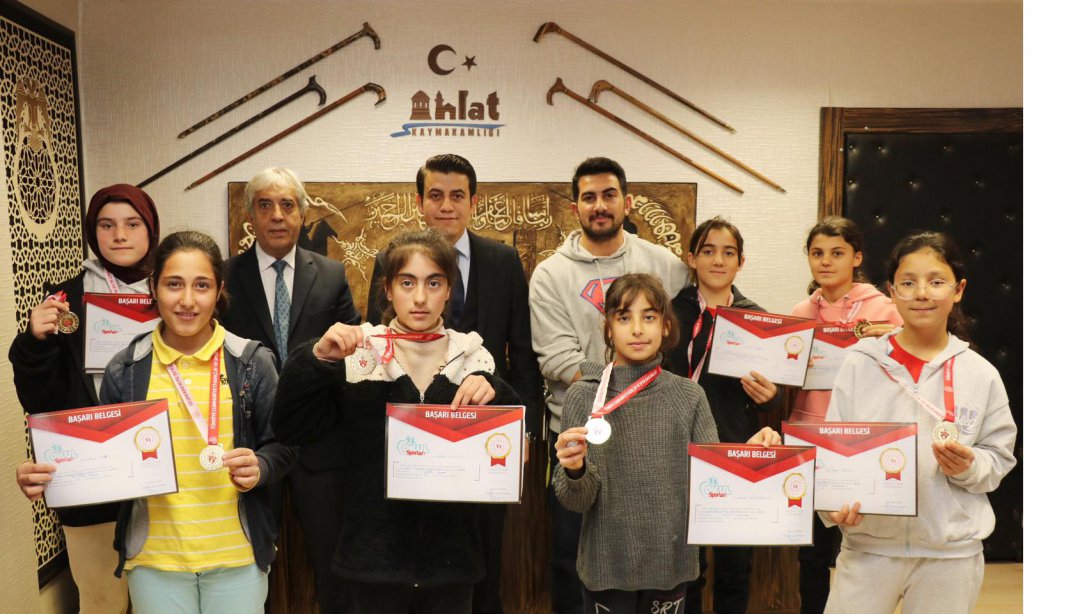 2022-2023 Bitlis Yıldız Kız Futsal Şampiyon Takımı İlçemiz Okullarından Ovakışla Cumhuriyet Ortaokulu Oldu