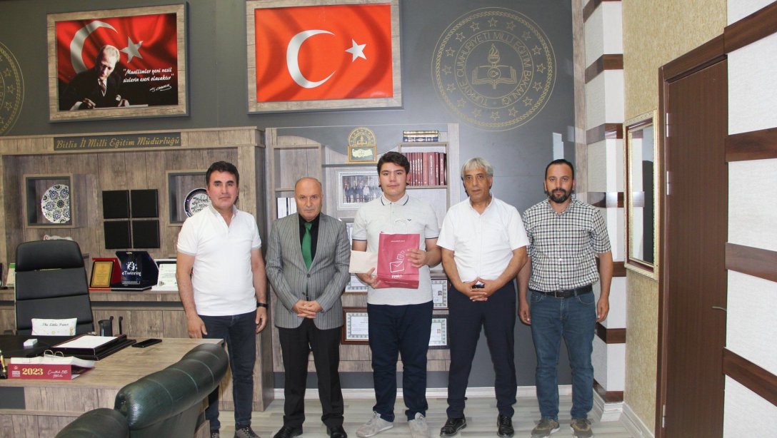 Bitlis İl Milli Eğitim Müdürümüz Sayın Mehmet Emin KORKMAZ 2023 LGS Birincisi Öğrencimiz Yusuf Arda AKYÜREK'i Misafir Etti