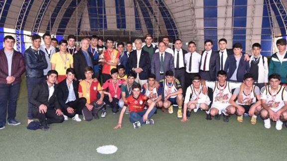 Ahlat Erkek İmam Hatip Anadolu Lisesi tarafından düzenlenen sınıflar arası Futbol Turnuvası sona erdi.