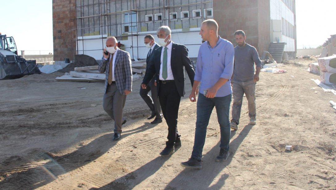 İl Müdürümüz Sayın Mehmet Emin KORKMAZ, İlçe Müdürümüz Sayın Mutluk ÖZDEN'nin okul inşaatı gezisi..