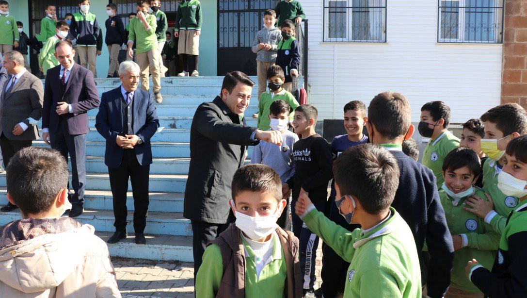 İlçe Kaymakamımız Sayın Fikret DAĞ'ın Ertuğrul Gazi Ortaokuluna Ziyareti