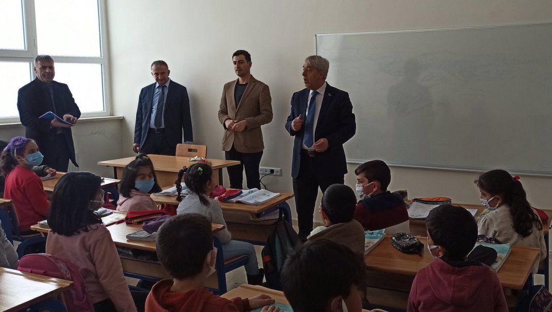 İlçe Milli Eğitim Müdürümüz Sayın Mutluk Özden'in Yeni Açılan Şehit Eren Öztürk İlk/Ortaokulunu Ziyareti