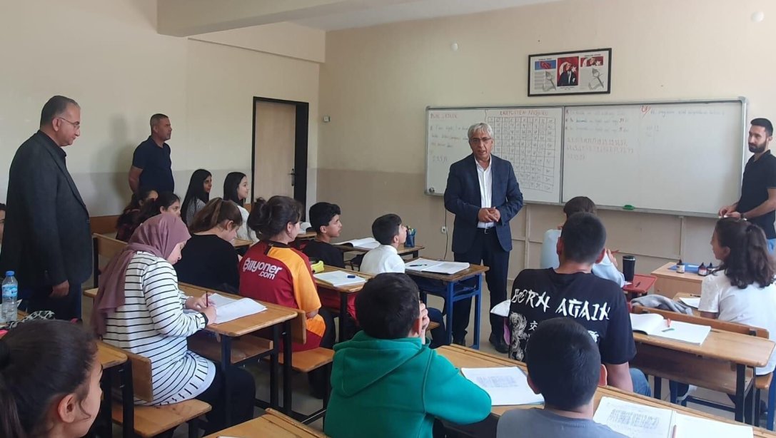 İlçe Milli Eğitim Müdürümüz Sayın Mutluk ÖZDEN DYK Yaz Kursları Kapsamında Ergezen Ortaokulunu Ziyaret Etti
