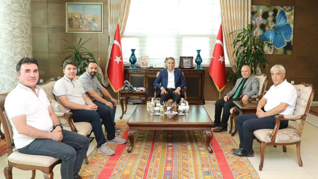 500 Tam Puan Alarak 2023 LGS Türkiye Birincisi Olan Öğrencimiz Yusuf Arda AKYÜREK Bitlis Valimiz Sayın Oktay ÇAĞATAY'ı Ziyaret Etti
